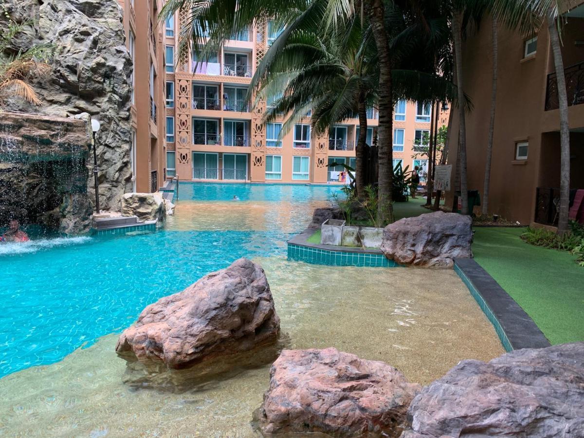 Atlantis Condo Resort Pantai Jomtien Luaran gambar