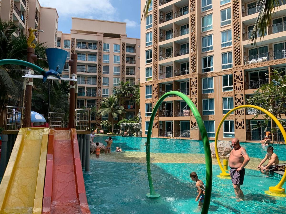Atlantis Condo Resort Pantai Jomtien Luaran gambar