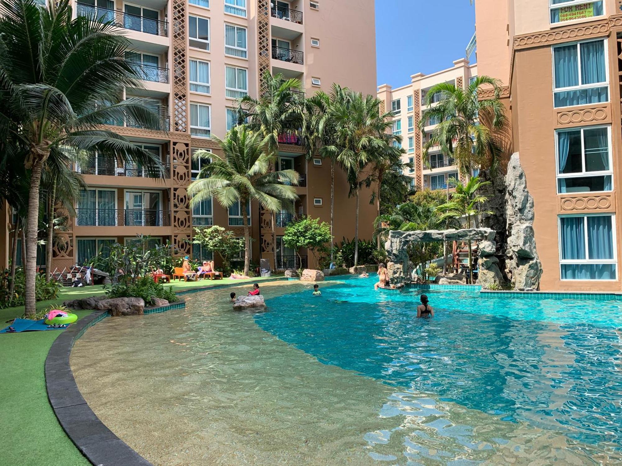 Atlantis Condo Resort Pantai Jomtien Luaran gambar