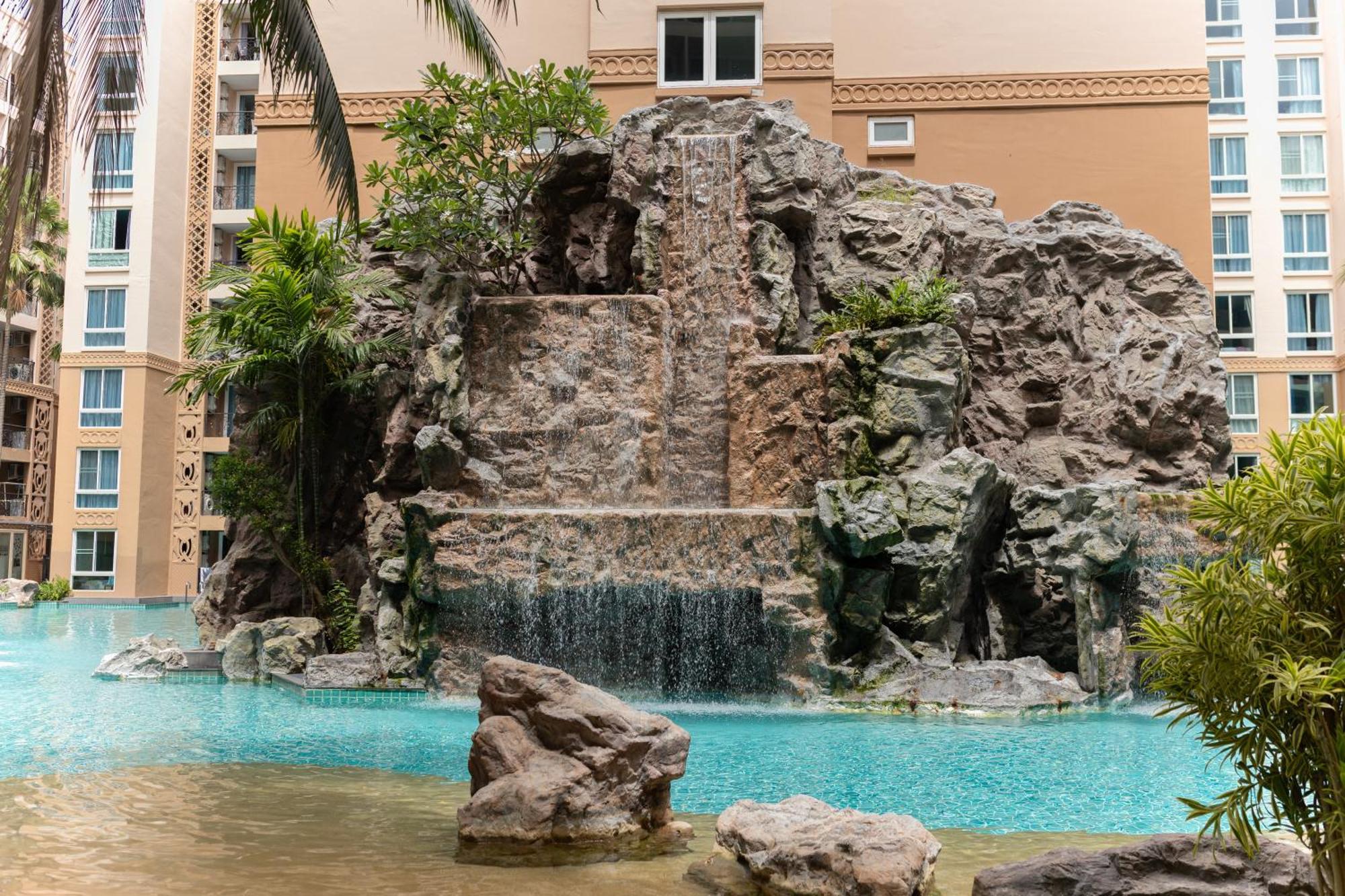 Atlantis Condo Resort Pantai Jomtien Luaran gambar